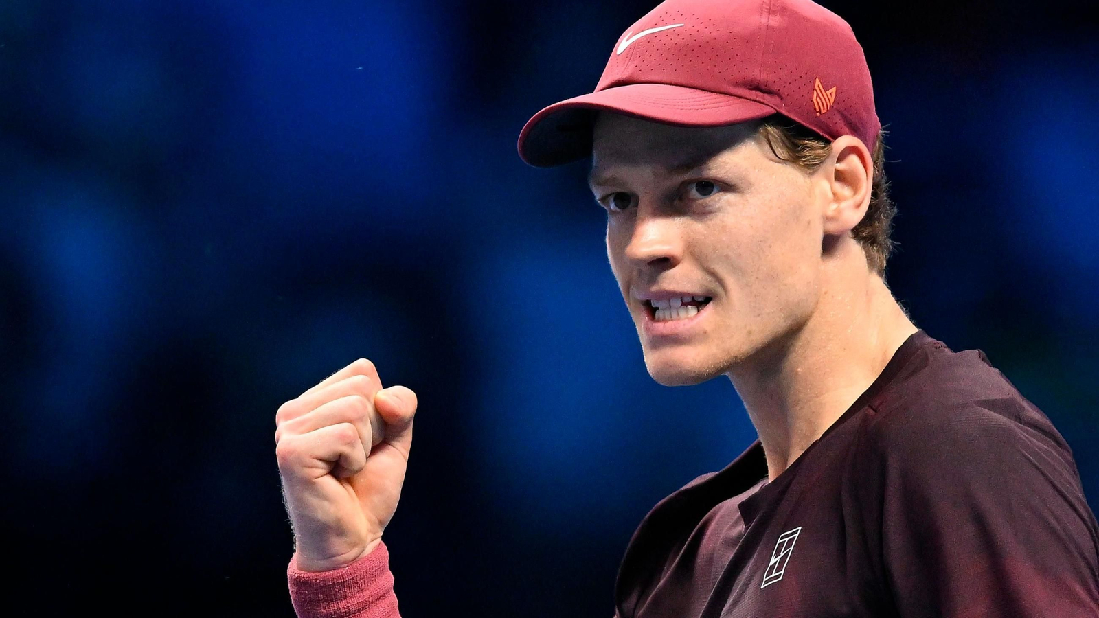 Jannik Sinner celebra un punto en la final del torneo de la Copa de Maestros en Turín ante Carlos Alcaraz.
