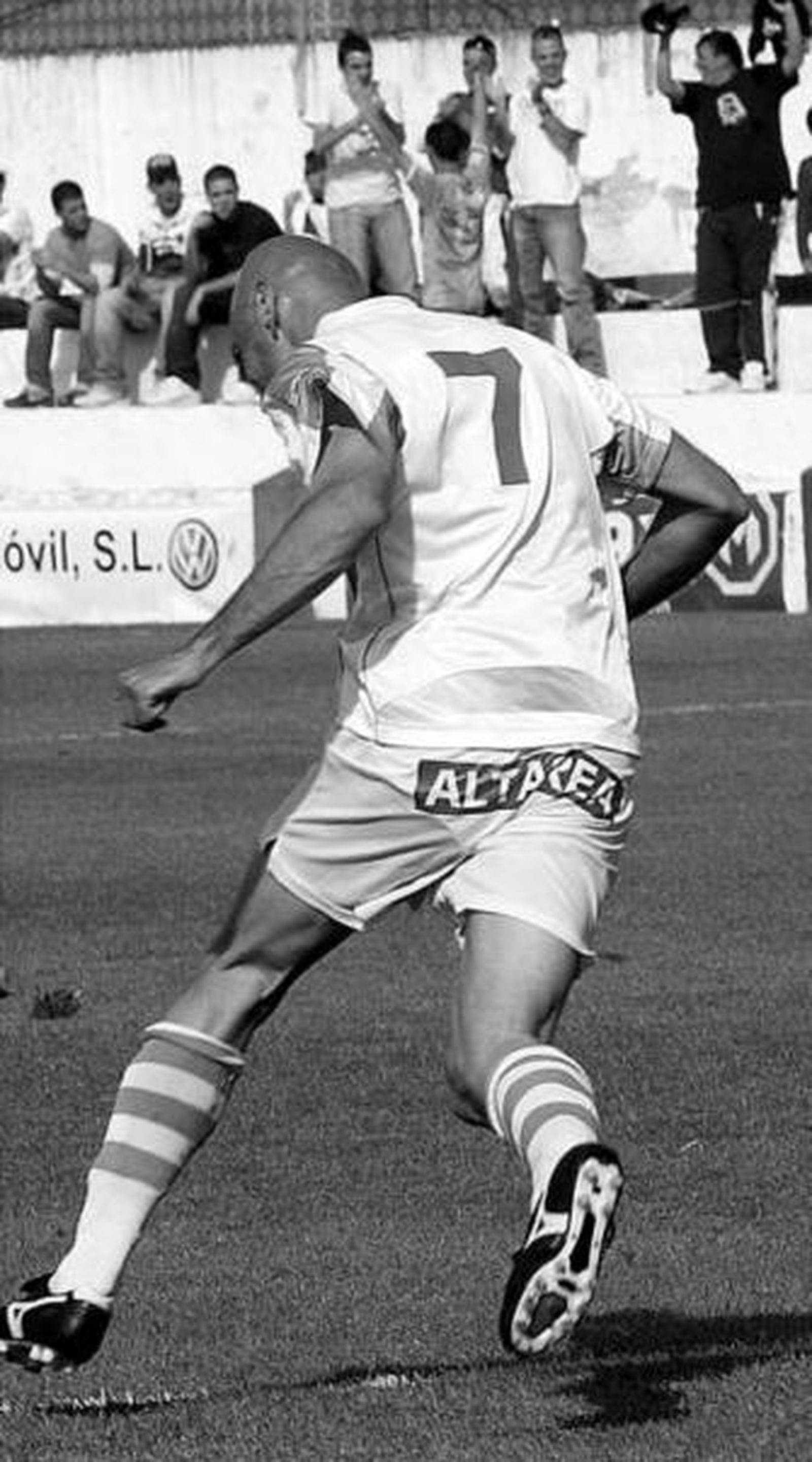 Pablo Rotundo celebra su gol al Villanueva.