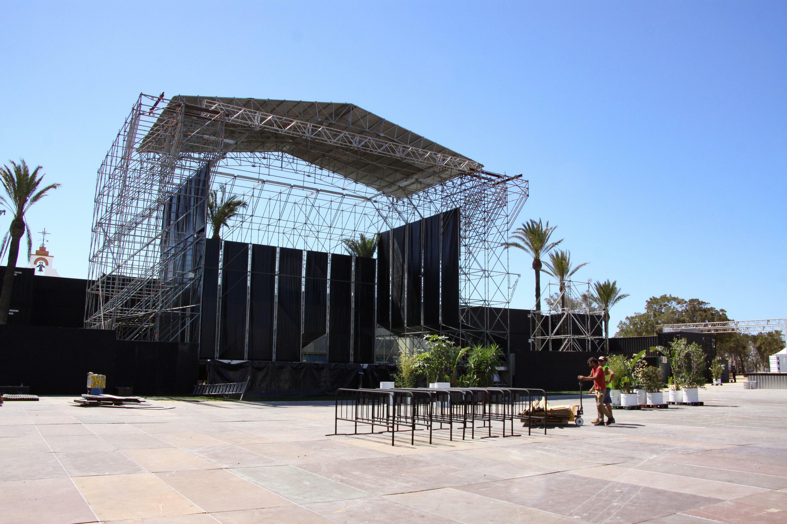 Vista del escenario donde se celebrará esta noche el primero de los conciertos.