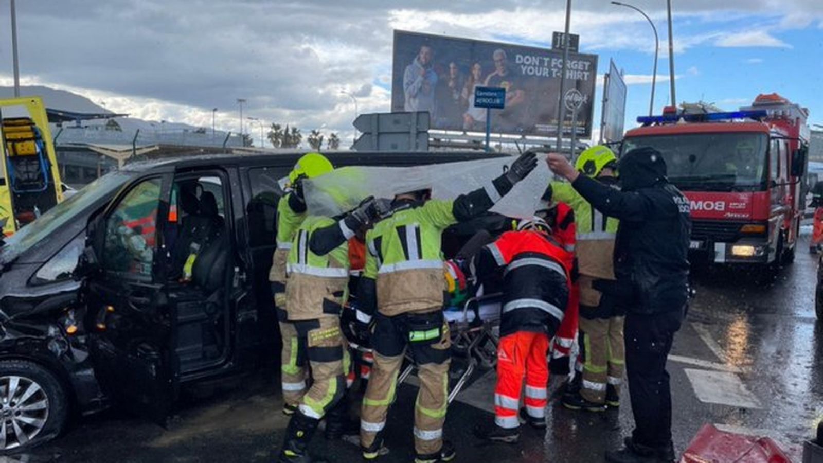 Imagen de la actuación de Bomberos y Policía Local difundida por el Ayuntamiento de Málaga.