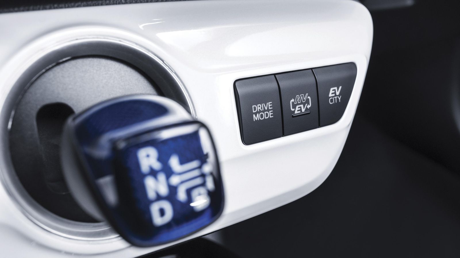 Desde estos pulsadores se define cómo debe funcionar el sistema híbrido enchufable.