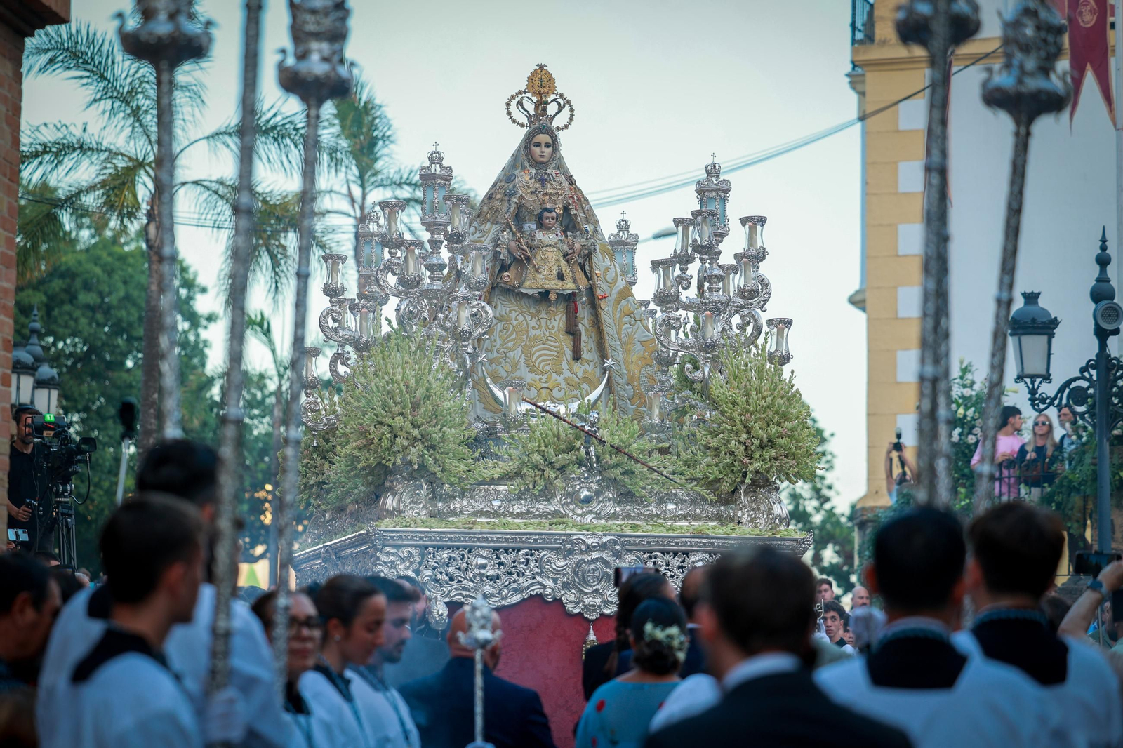 Las imágenes de la procesión de la Patrona por las calles de Cádiz