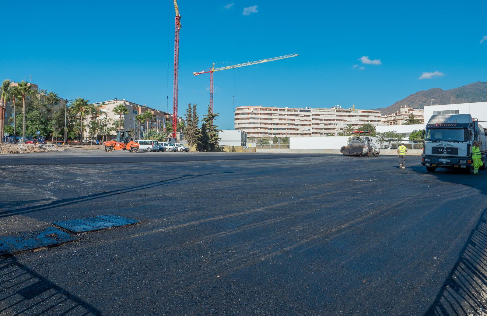 Trabajos para habilitar un nuevo aparcamiento en Estepona.