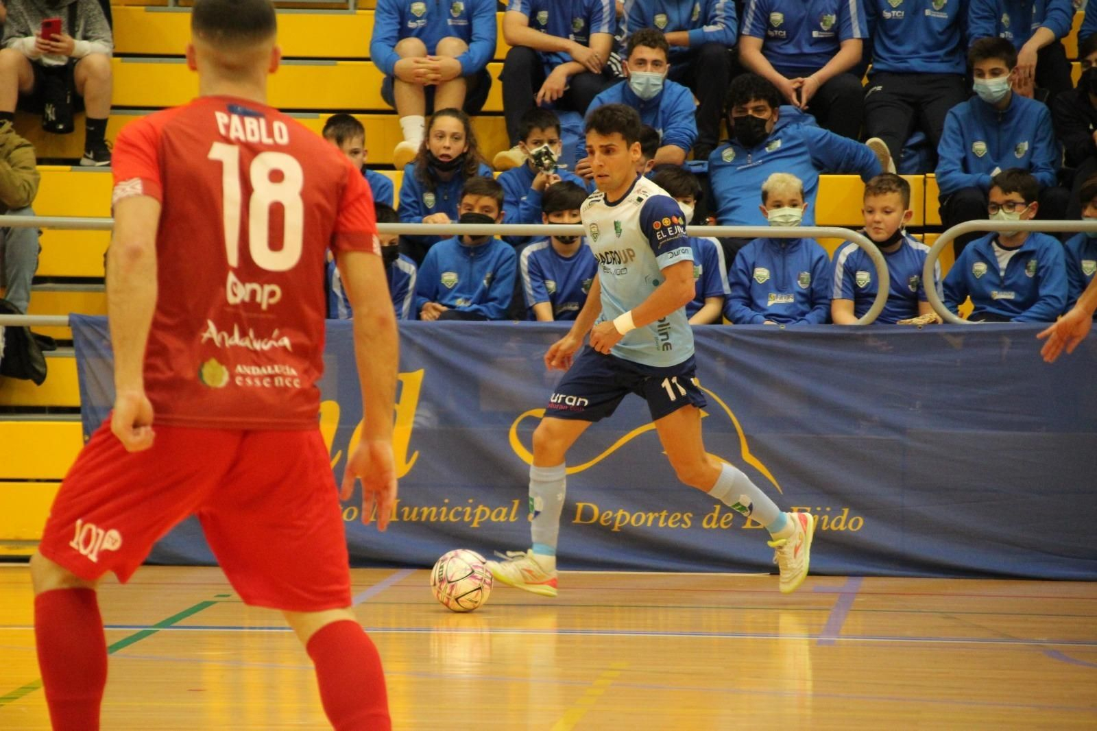 Una acción del encuentro disputado en el Pabellón Municipal de El Ejido.