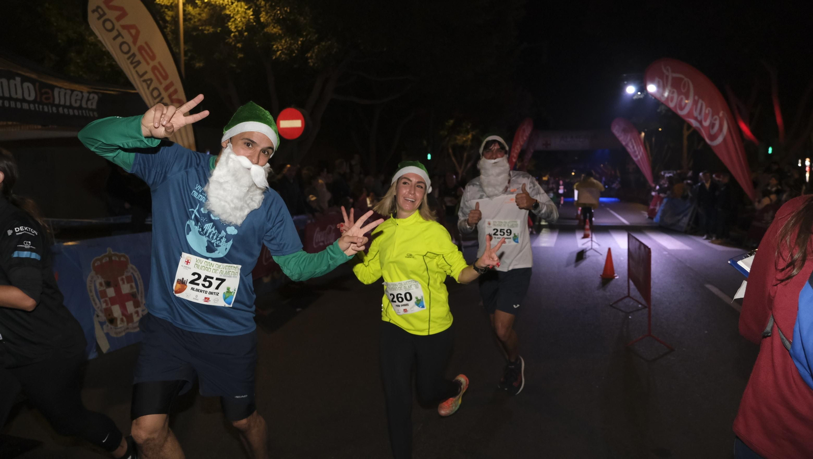 Imágenes de la XIV edición de la San Silvestre de Almería