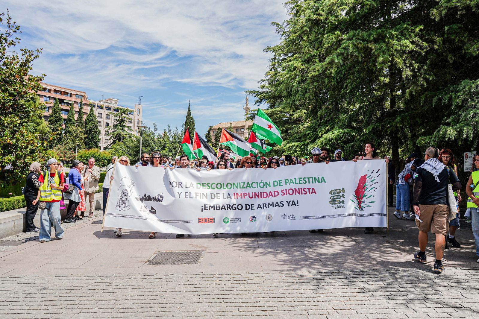 Las mejores imágenes de la manifestación contra el comercio de armas y relaciones con Israel en Granada