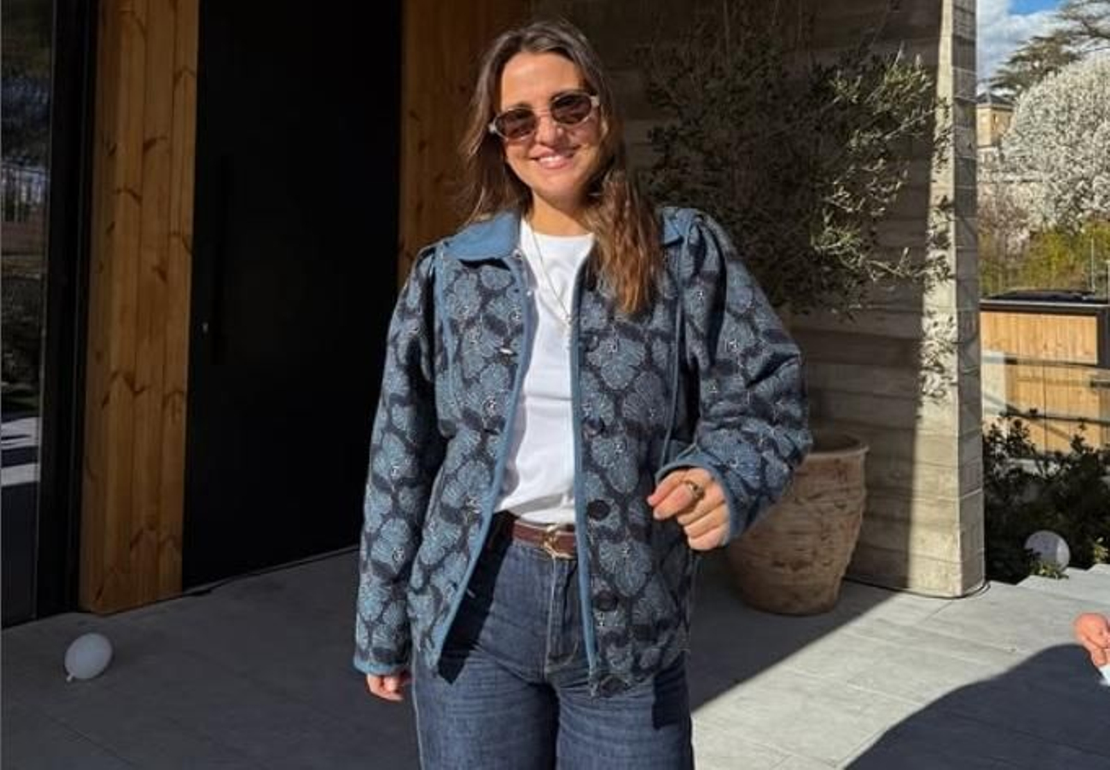 5 jerséis finitos y holgados de Zara que te solucionan los looks básicos y elegantes con vaqueros y abrigo largo.