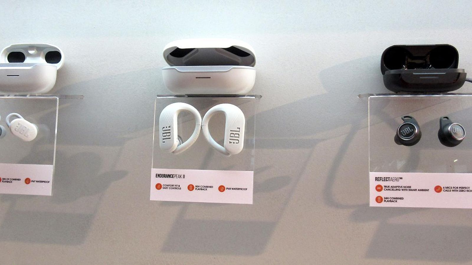 Auriculares bluetooh deportivos  de JBL Endurance Race, Endurance Peak III y Reflect Aero