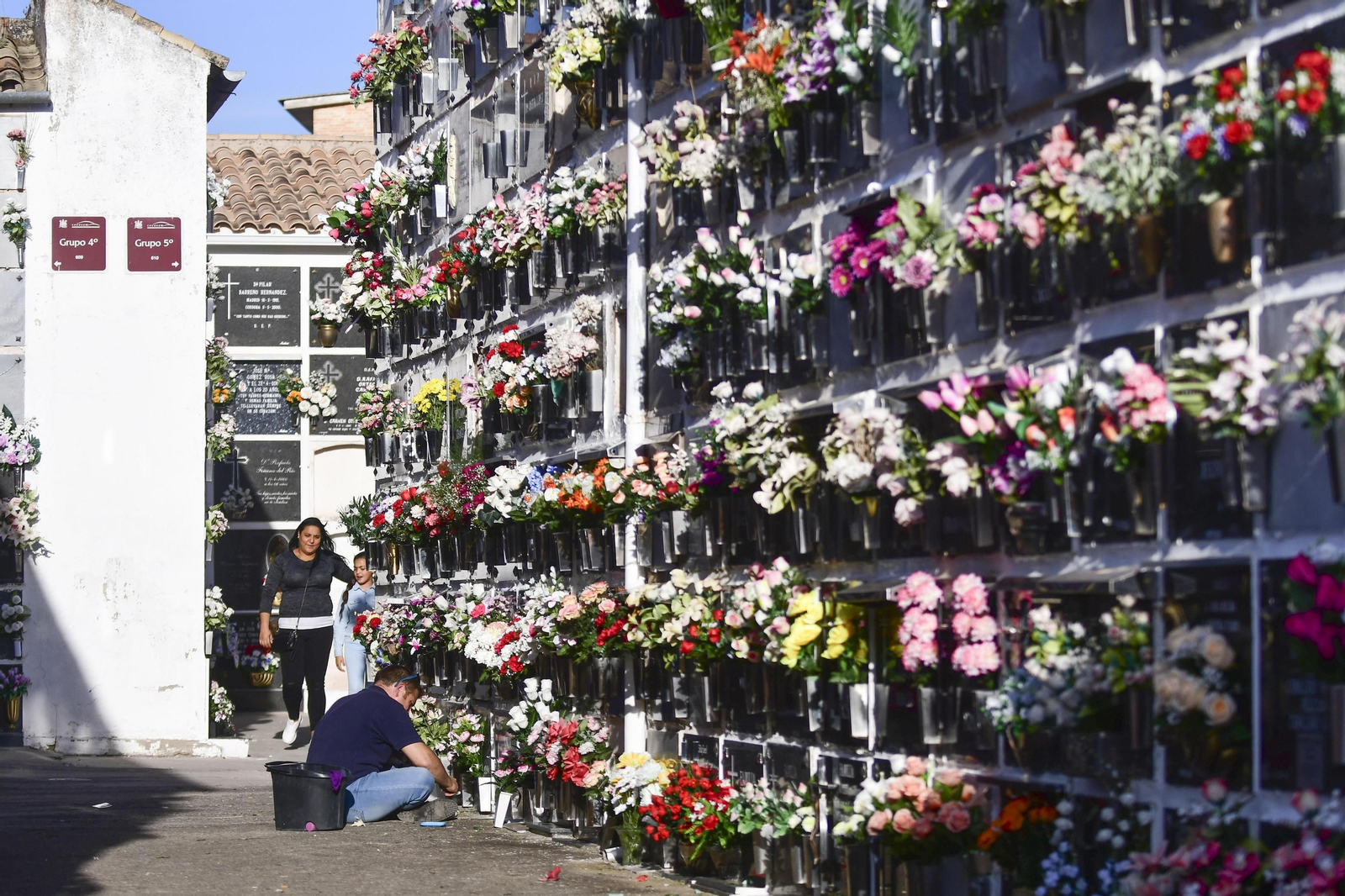 Una calle del cementerio de San Rafael.