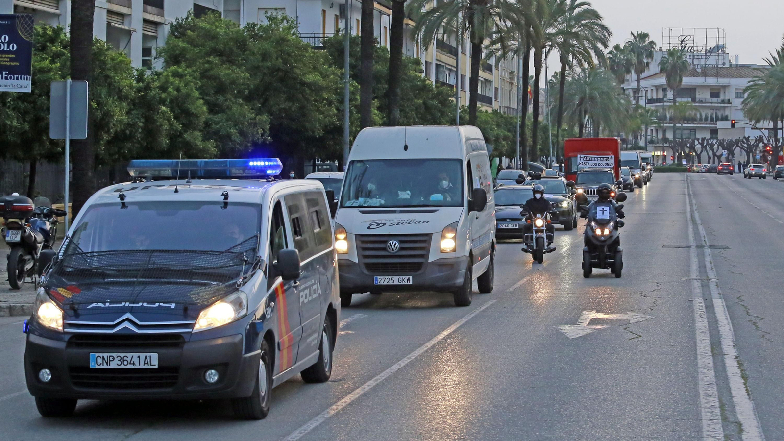 Los autónomos vuelven a manifestarse en caravana