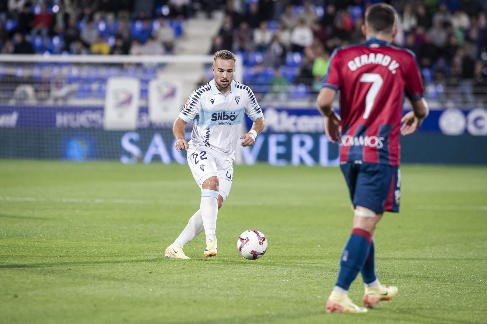 Las imágenes del partido entre el Huesca y el Cádiz C.F