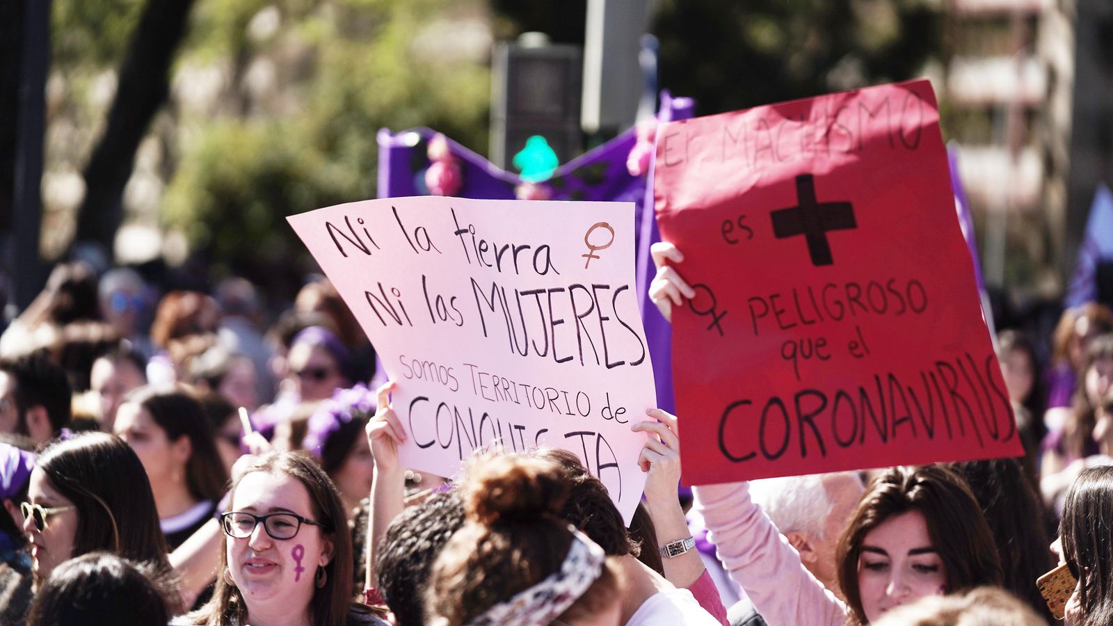 Varias pancartas, en la manifestación de este 8M.
