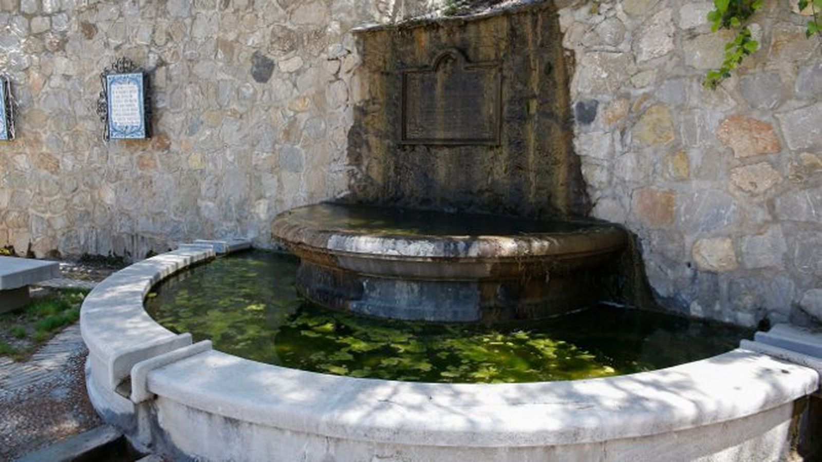 Fuente del parque Federico García Loreca de Alfacar.