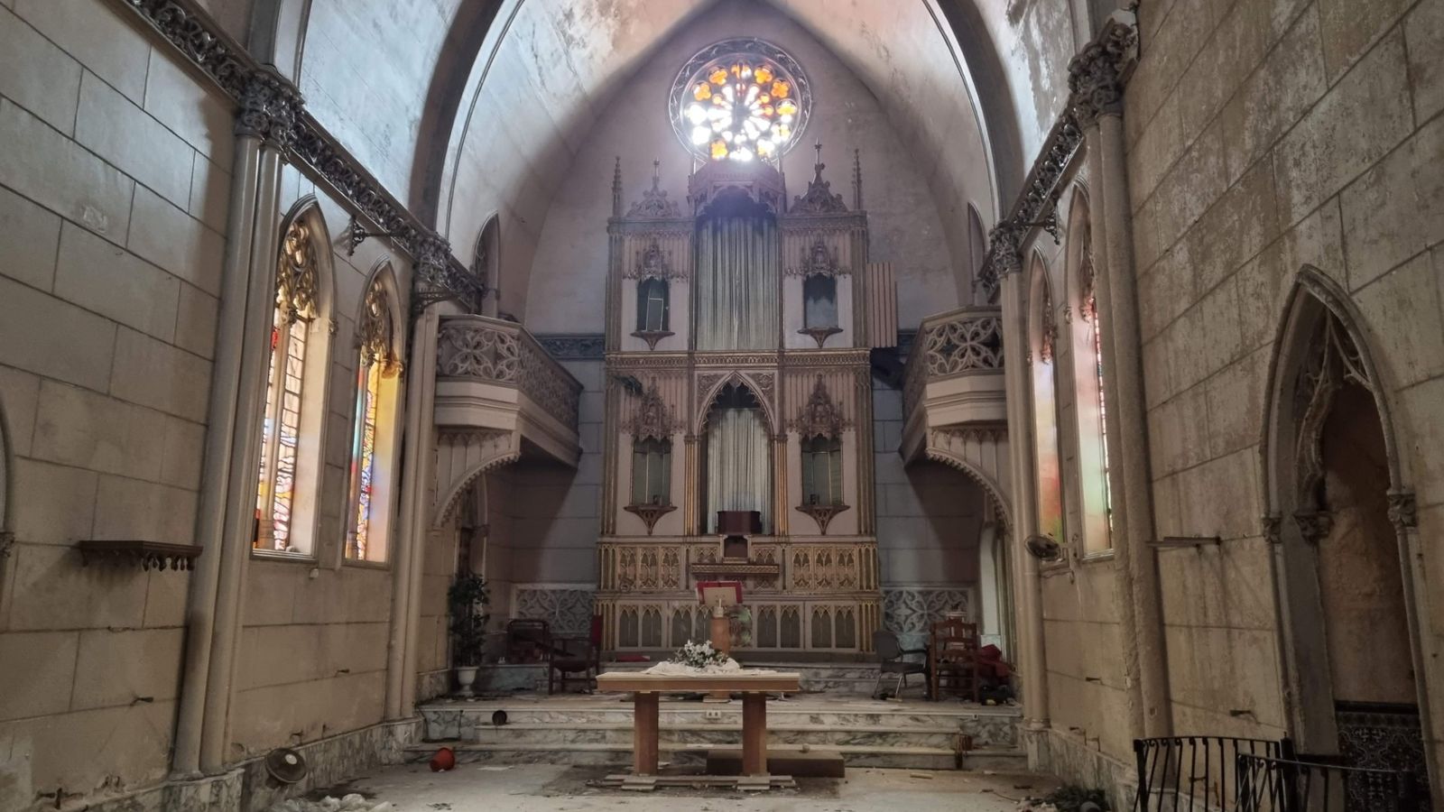 El interior de la capilla del asilo San José.