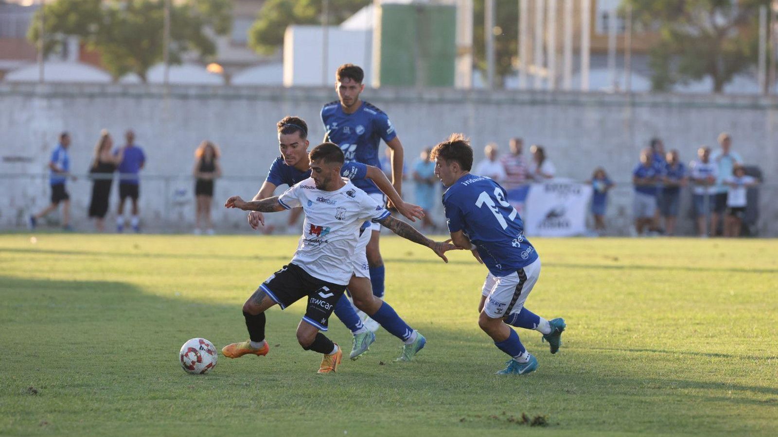 Diego Iglesias (19) fue de los más destacados del Xerez DFC en la primera parte. Diego Iglesias (19) fue de los más destacados del Xerez DFC en la primera parte.