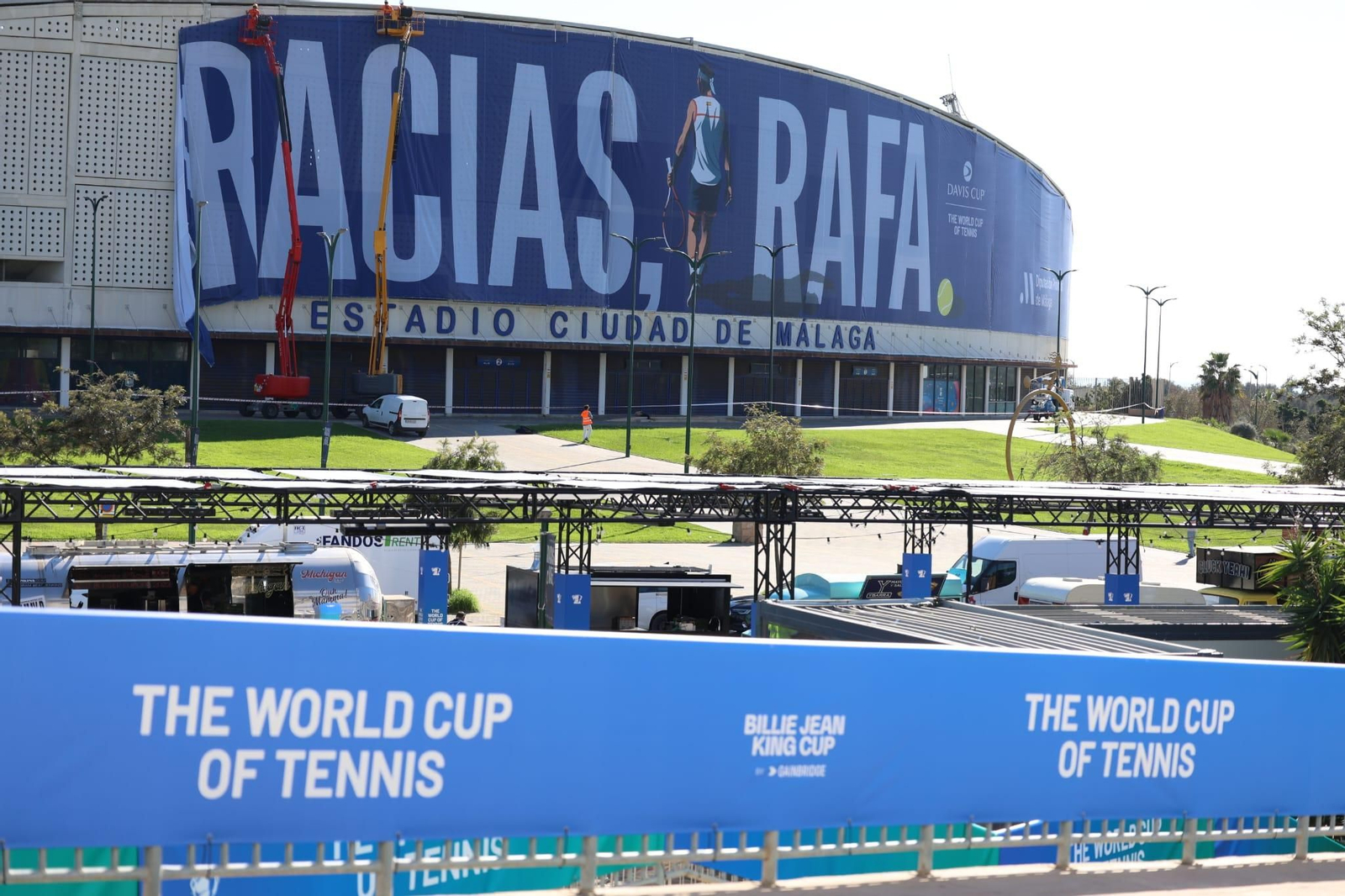 La pancarta de despedida de Rafa Nadal en el Ciudad de Málaga, en imágenes
