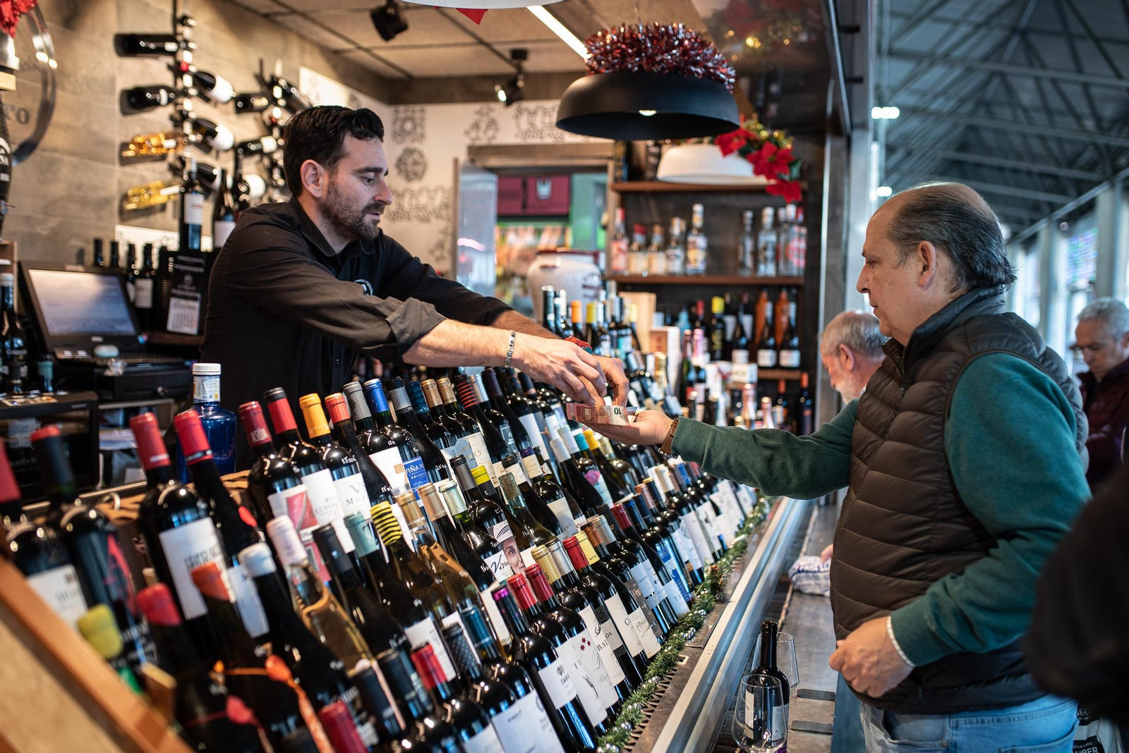 Las últimas compras en el Mercado del Carmen antes de Navidad, en imágenes