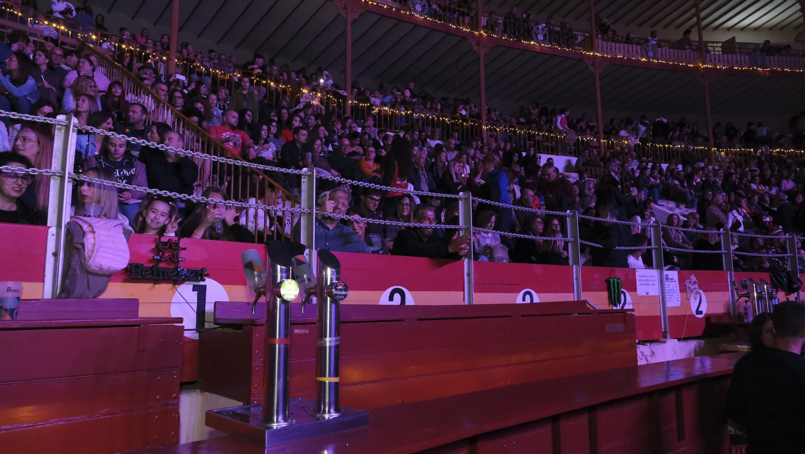 David Bisbal enamora a su Almería en el inicio de la gira 'Todo es Posible en Navidad', en fotografías