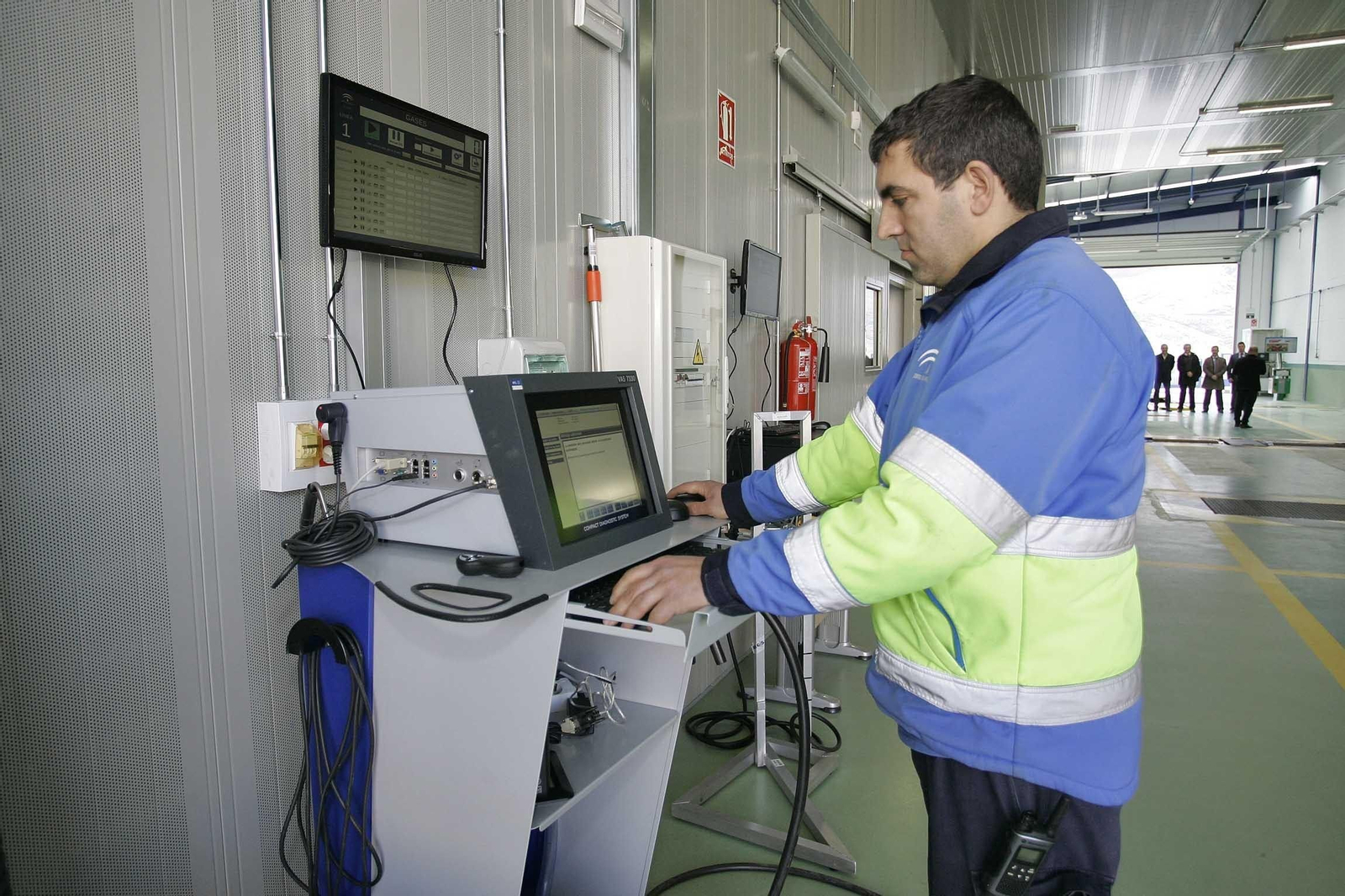 Un técnico de la ITV.