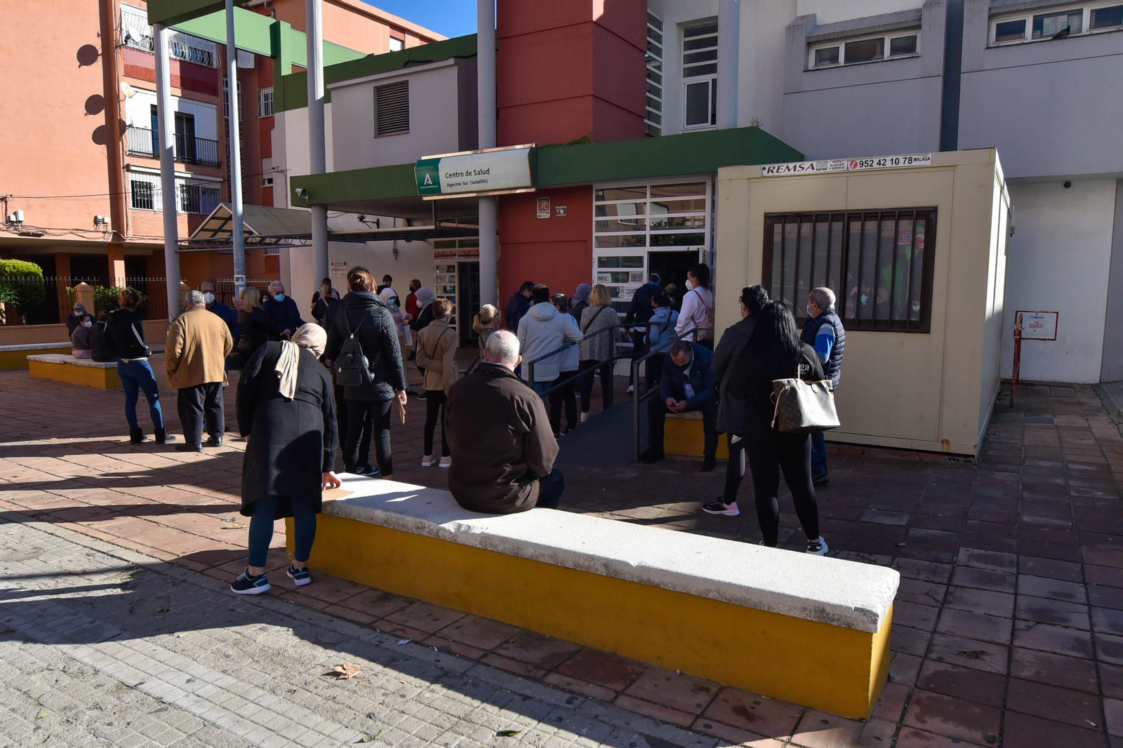 Colas en el centro de salud de El Saladillo.