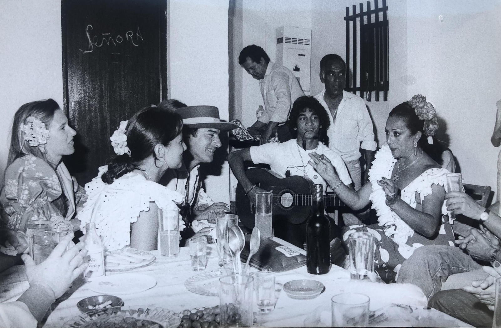 Lola Flores, también en 1986, entre amigos al cante.
