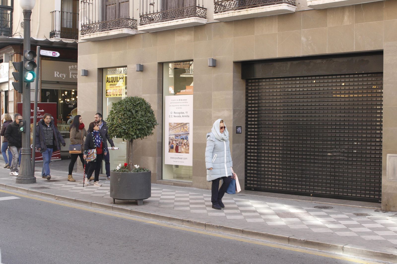 El local de Pull&Bear de Reyes Católicos ya ha vuelto a ser puesto en alquiler.