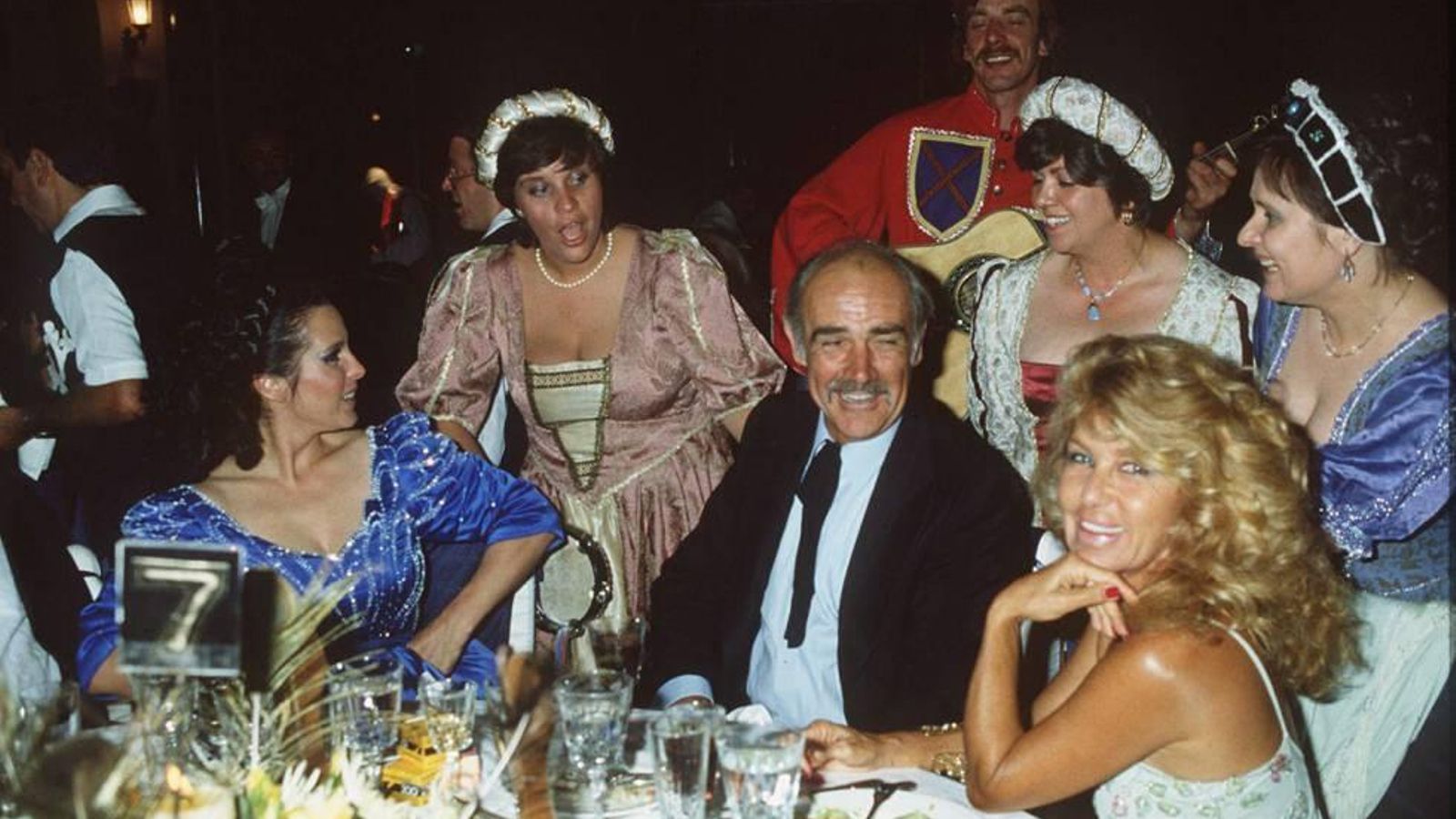 Sean Connery y su esposa, en una fiesta en el Marbella Club.