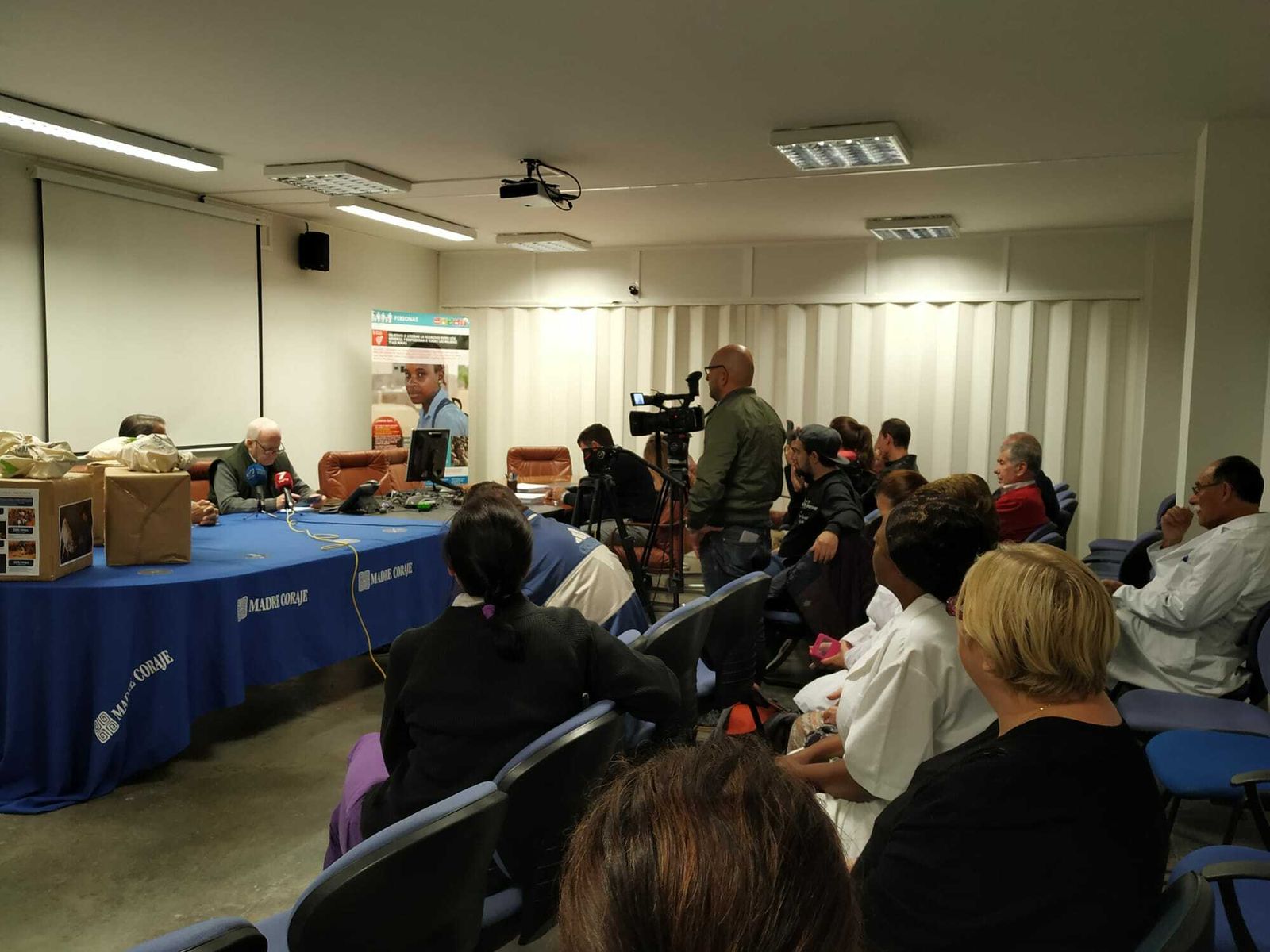 Un momento del sorteo 'Solaridad en escena', este jueves, en la sede de Madre Coraje.