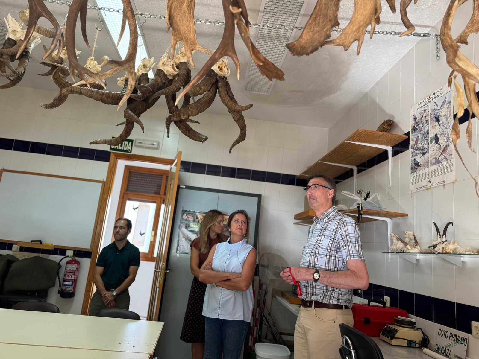 Catalina García visita las instalaciones del centro de Vadillo-Castril.
