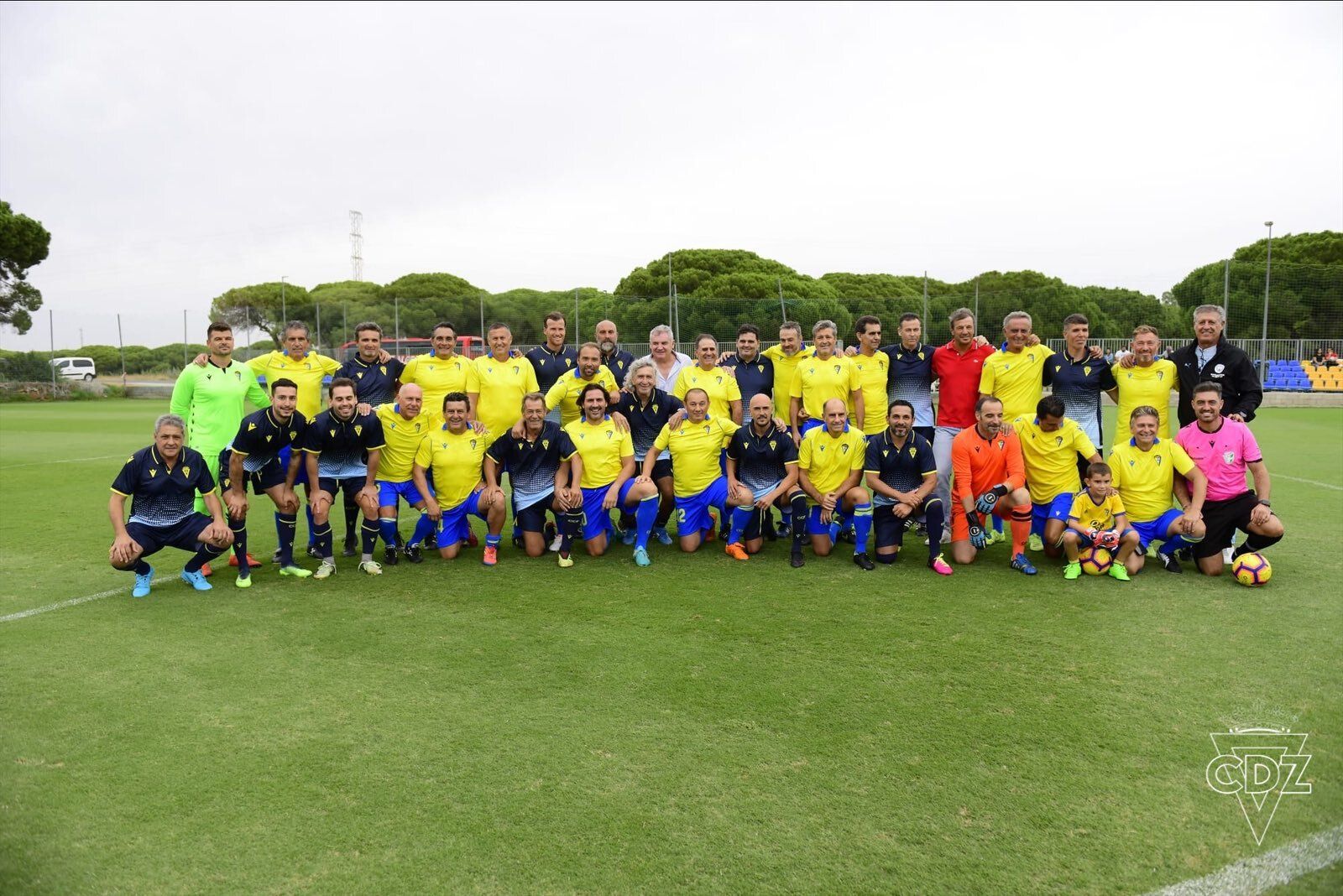Los veteranos, con Mágico González en sus filas, se congregaron en El Rosal.