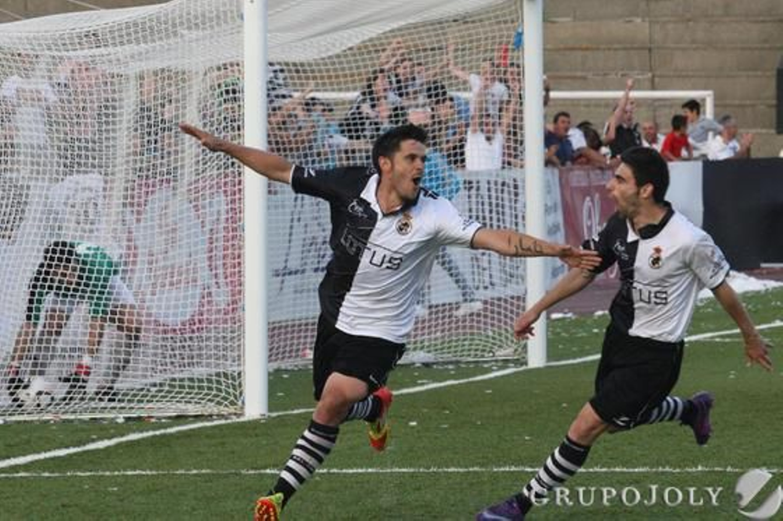 La Balona saca a relucir su calidad para dar un vuelco al resultado con un hombre menos.

Foto: Paco Guerrero