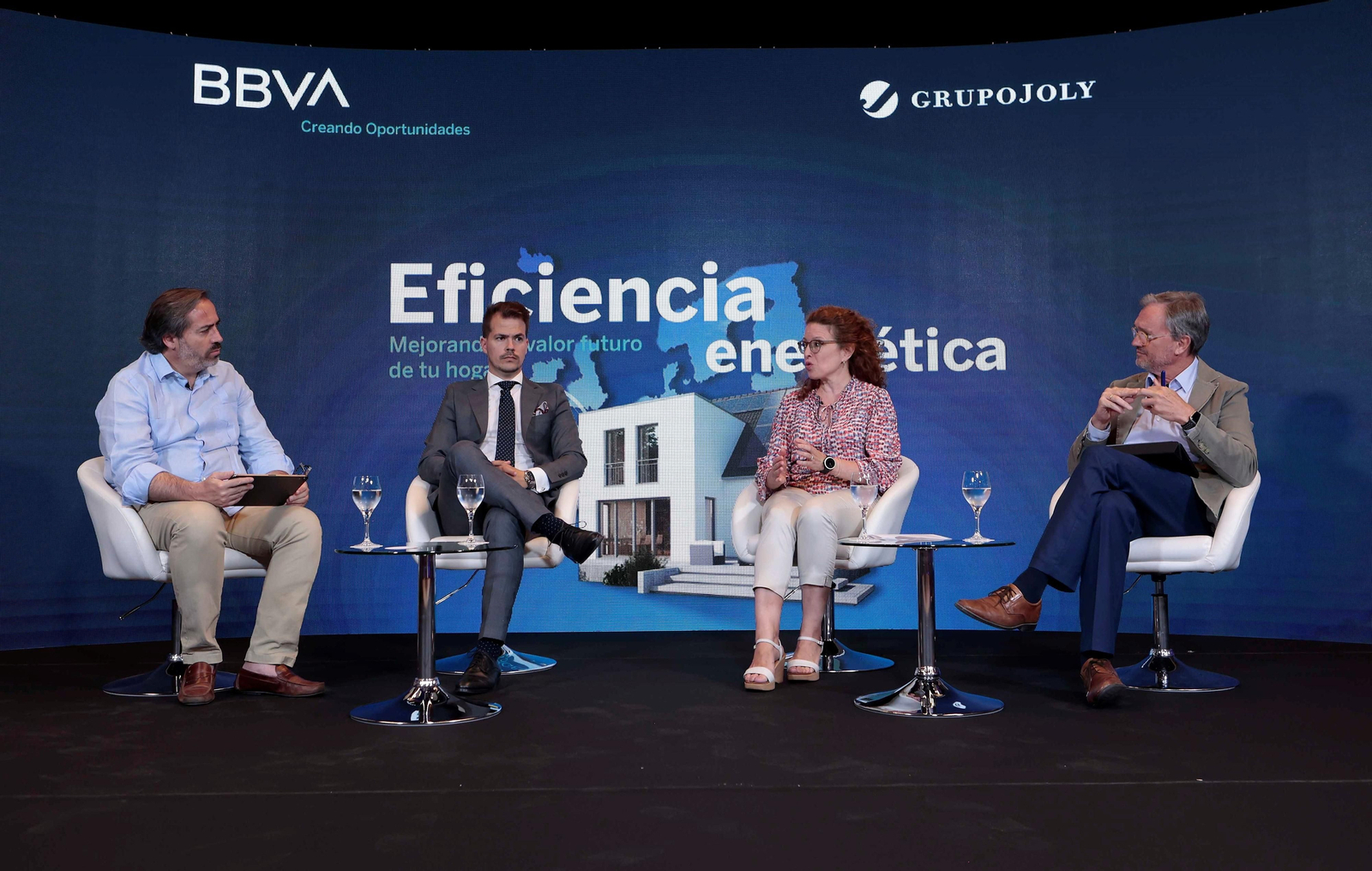 Un instante de la mesa de debate moderado por Alberto Grimaldi y celebrado en el Hotel NH Collection Sevilla.