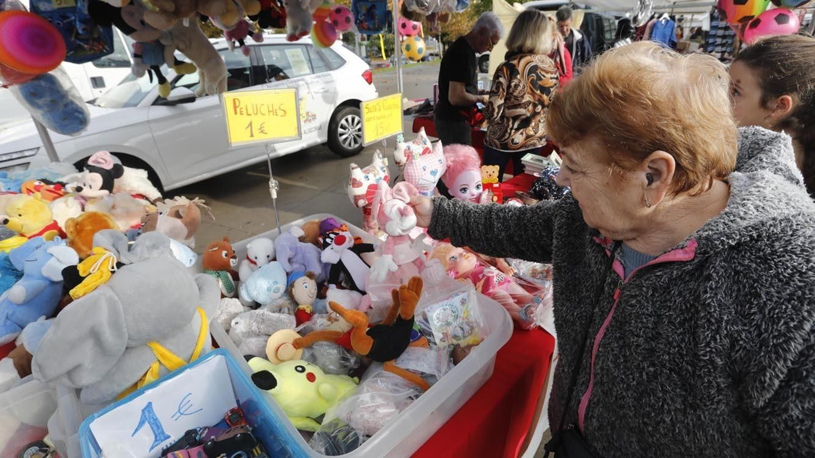Las fotos de Reyes Magos 98, durante el mercadillo solidario para la recogida de juguetes