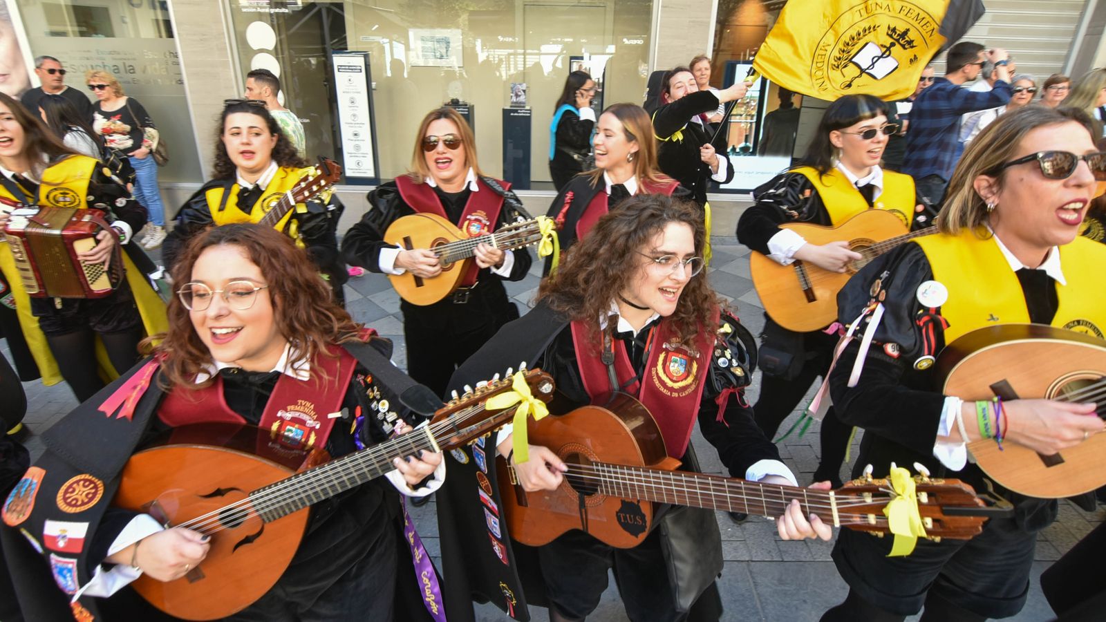 Fotos del pasacalles del X Certamen Internacional de Tunas Ciudad de Algeciras