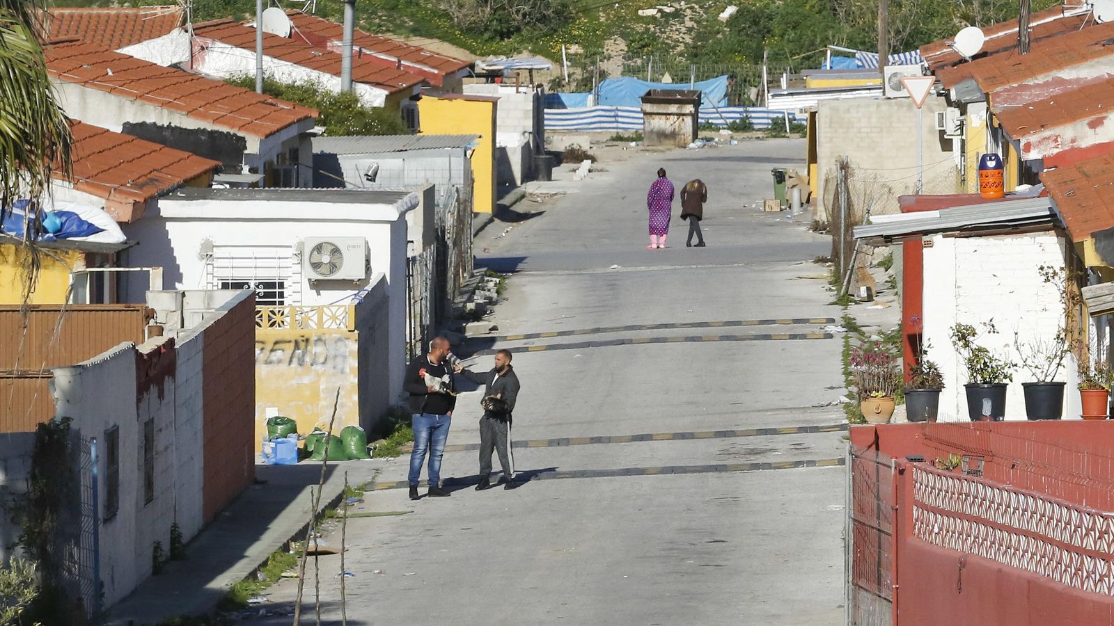 Una de las calles de Los Asperones.