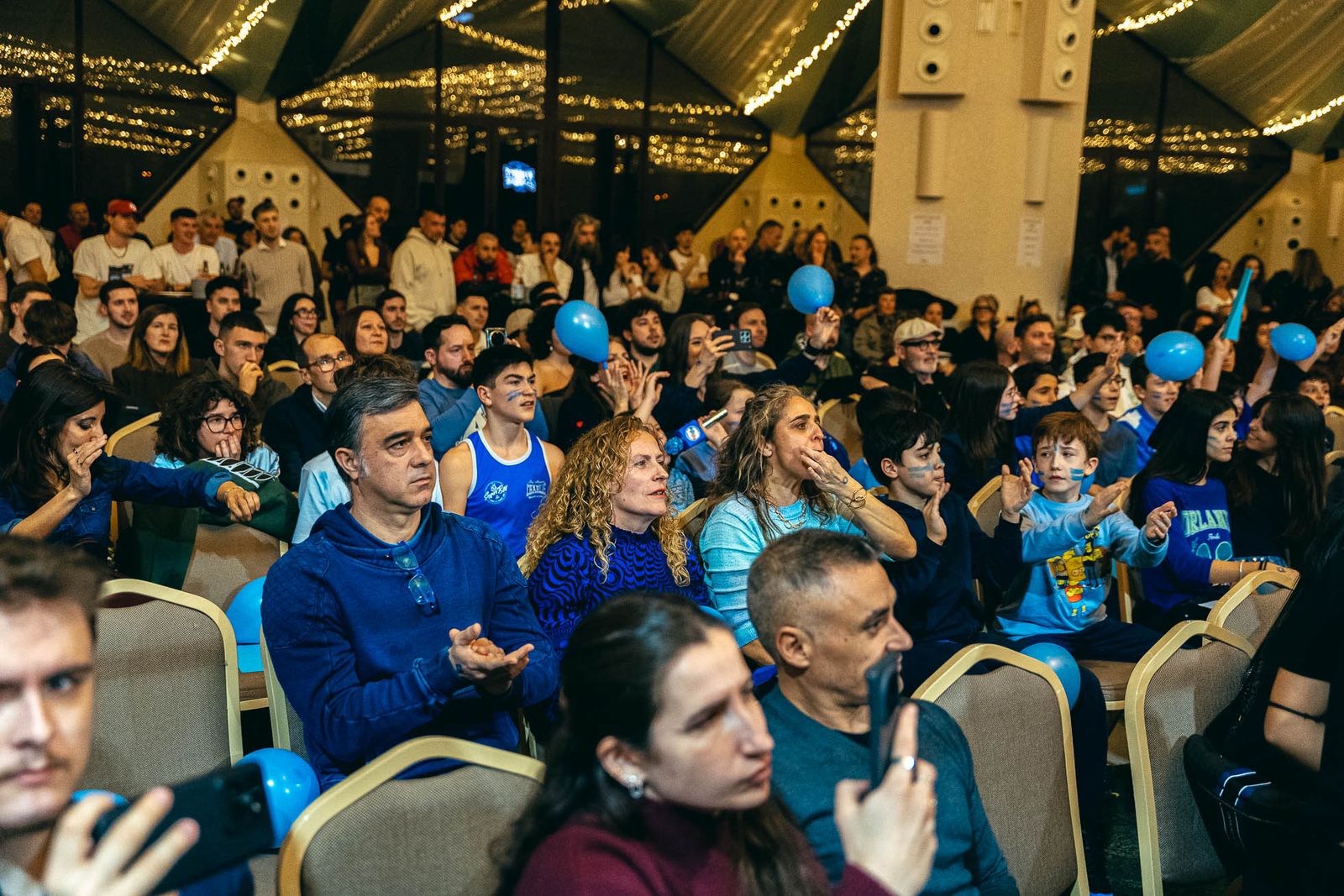 En imágenes: golpes solidarios en una impresionante White Collar Boxing