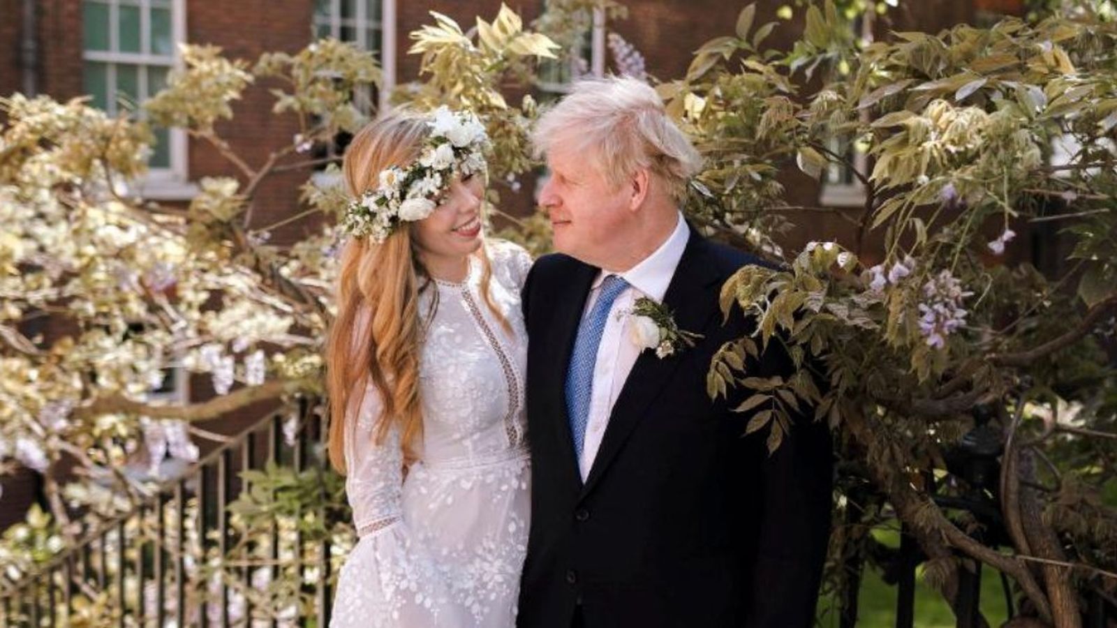 Foto de los novios distribuida por Downing Street.
