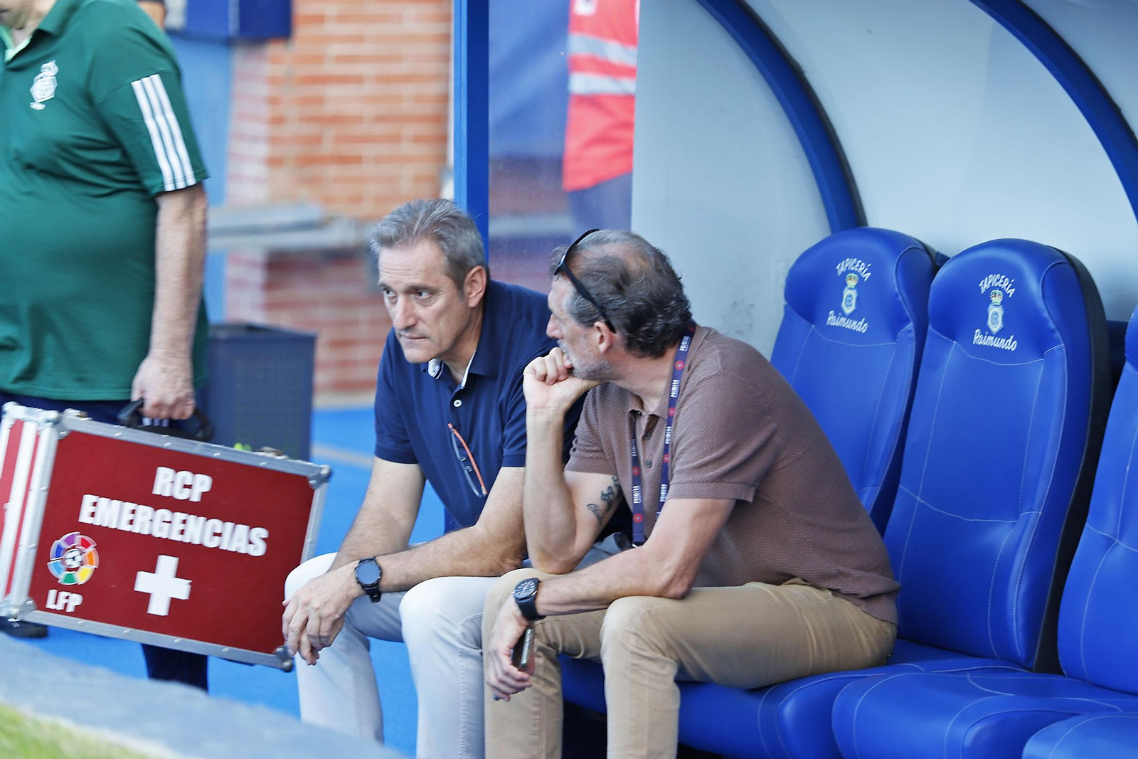 Imágenes del ambiente en el Recreativo de Huelva y Antequera CF