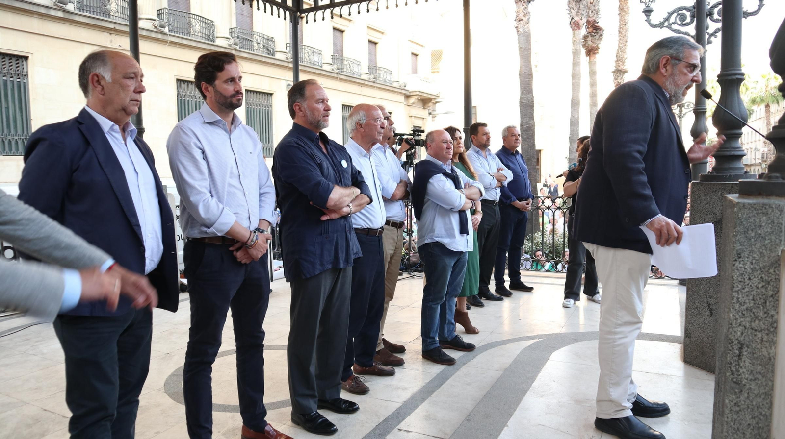 Imágenes de la concentración por las infraestructuras para Huelva