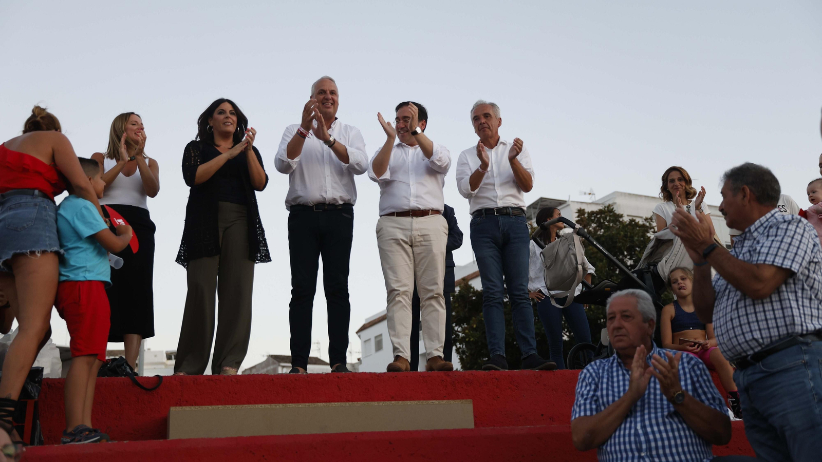 Las fotos del ministro Jose Manuel Albares durante el mitin en San Roque