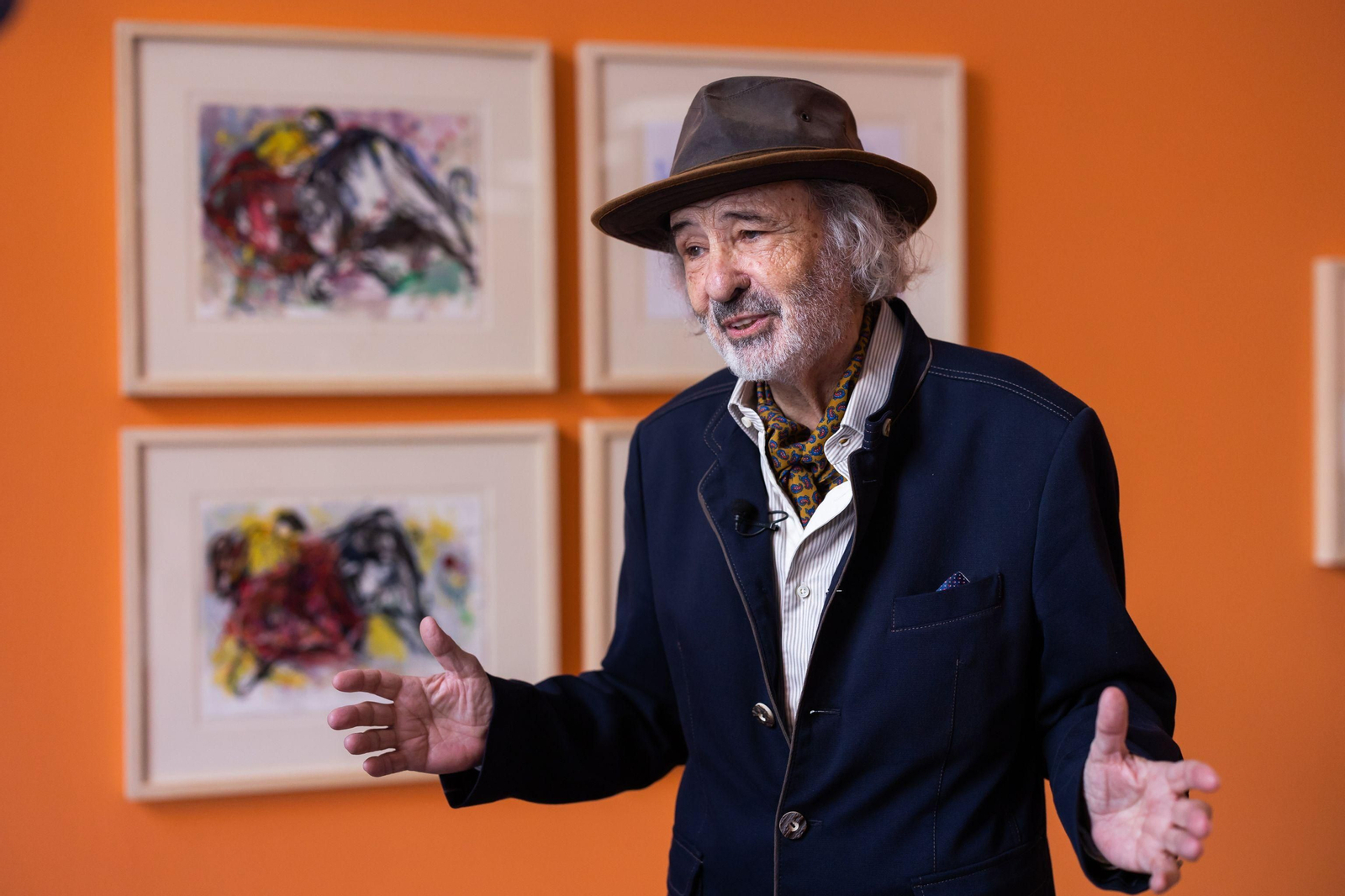 El artista Jorge Rando durante la inauguración de la exposición 'Encuentro en la arena. Pablo Picasso y Jorge Rando'.