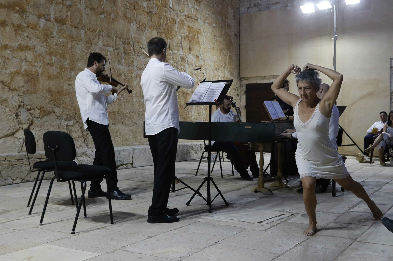 Fotogalería de Música Trobada en su concierto en el patio del Castillo de Vélez Blanco