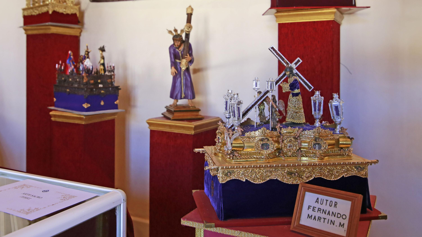 Imágenes de la magna exposición de las cofradías en Los Claustros