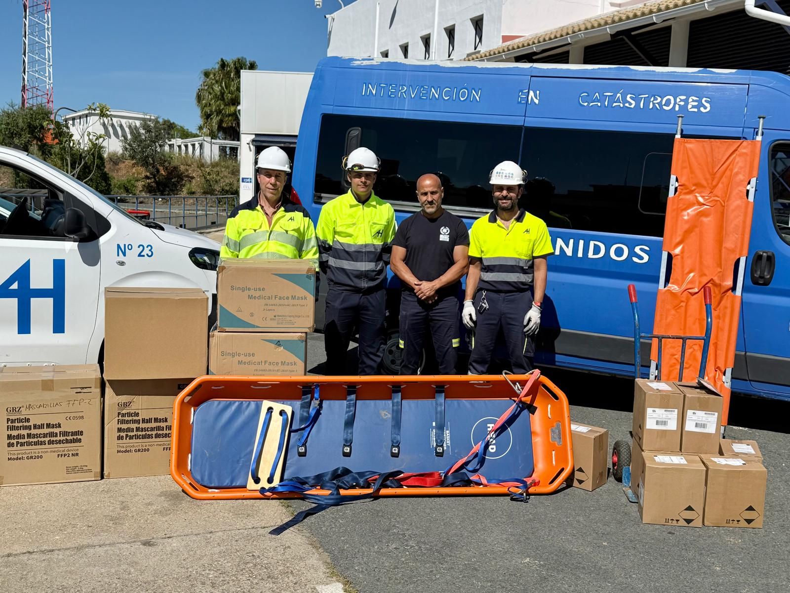Material sanitario donado por Aguas de Huelva a Bomberos Unidos sin Fronteras.
