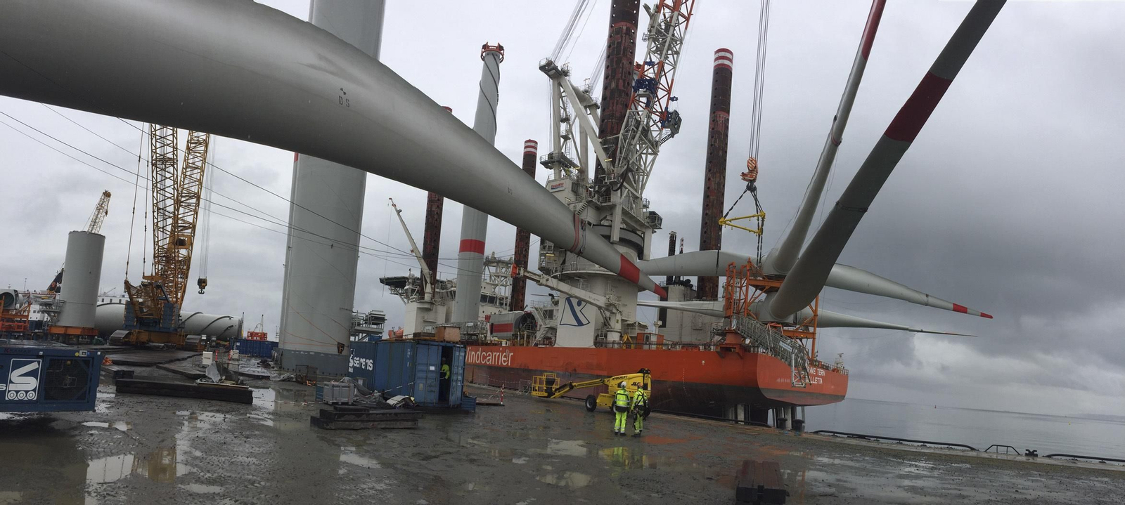 Puerto Real, presente en la estación eólico marina Wikinger