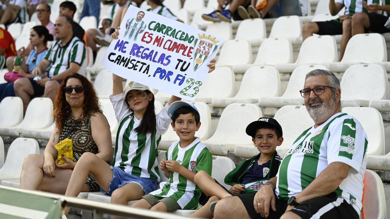 Las mejores fotos del ambiente en El Arcángel para el Córdoba CF - Albacete