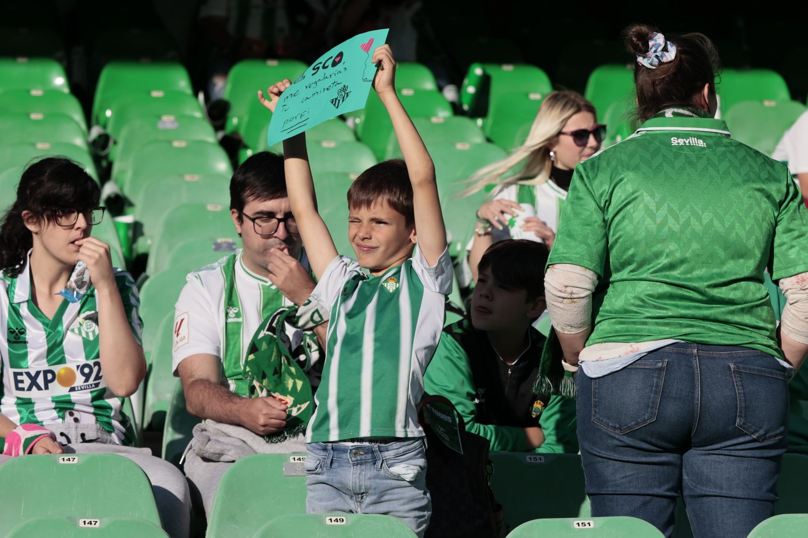 Buscáte en las gradas del Villamarín