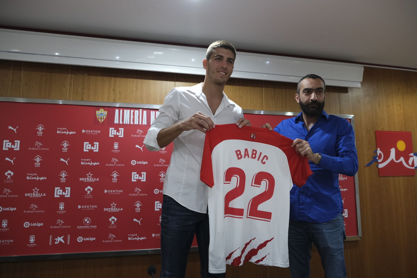 Babic, presentado por Mohamed El Assy, lucirá el dorsal 22