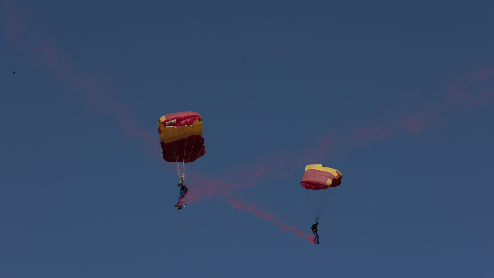 Imágenes de la exhibición aérea en Tablada con motivo de su centenario