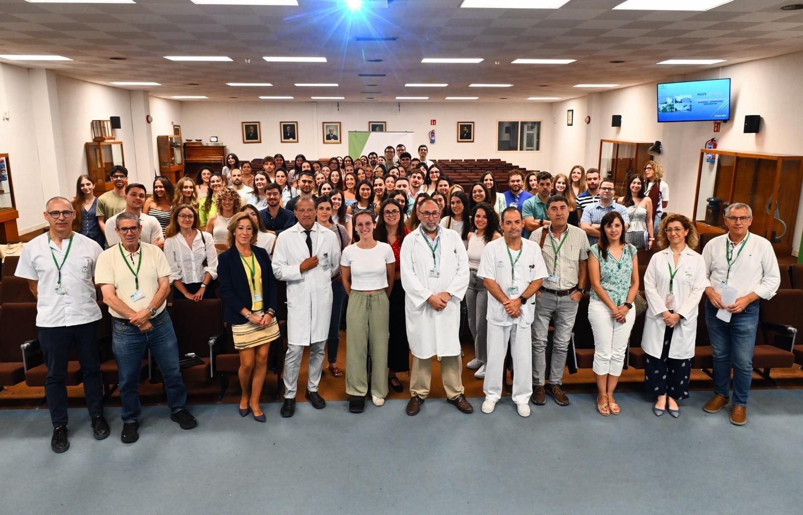 Foto de familia de la bienvenida.